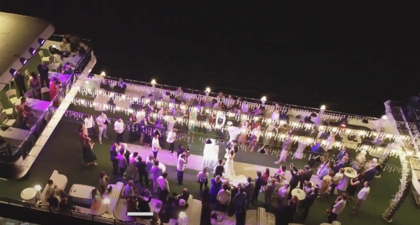 Cultural Traditions and Modern Elegance: A Boat Wedding Fusion