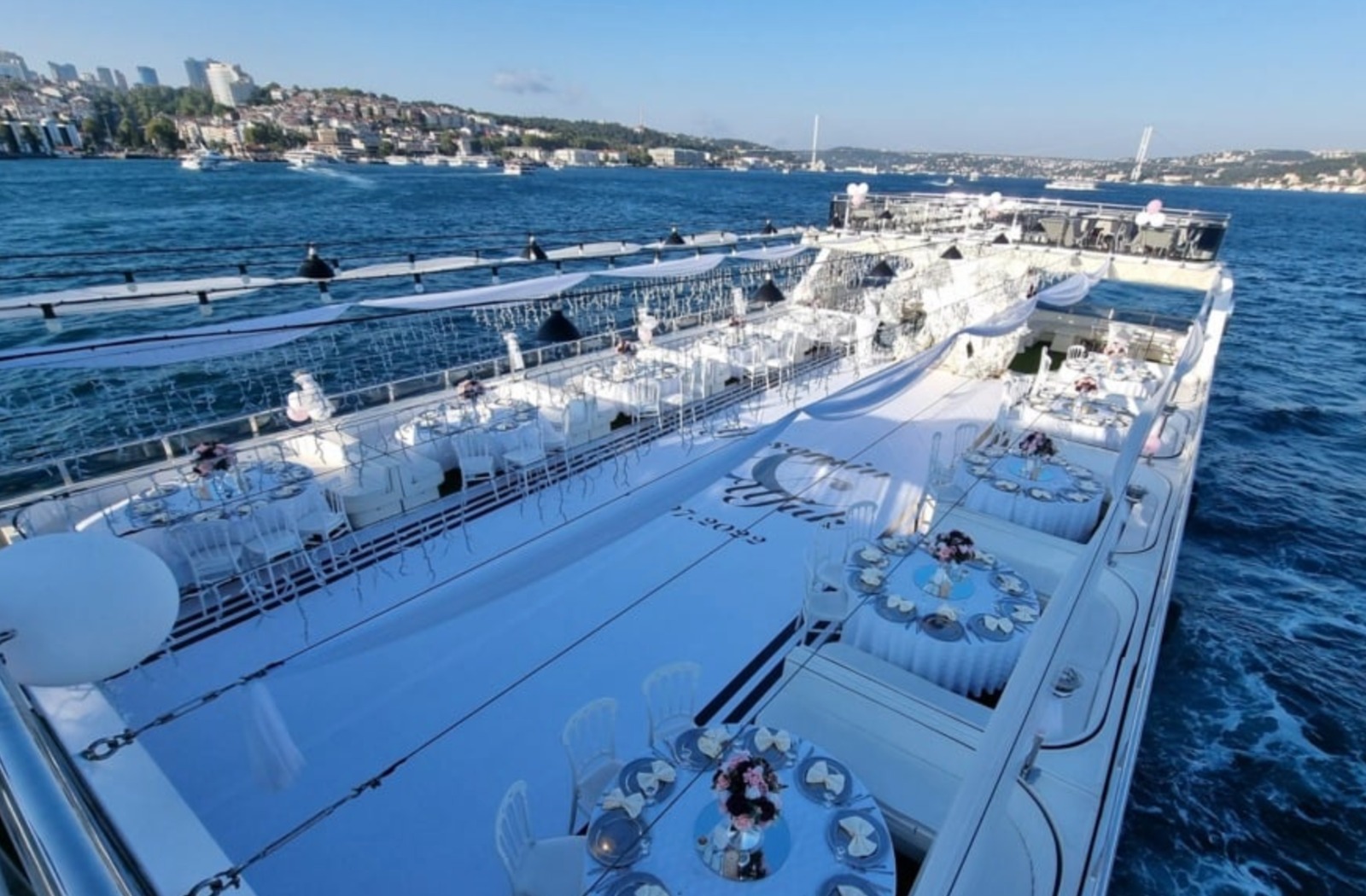 Wedding on the Boat: Create a Magical Maritime Celebration